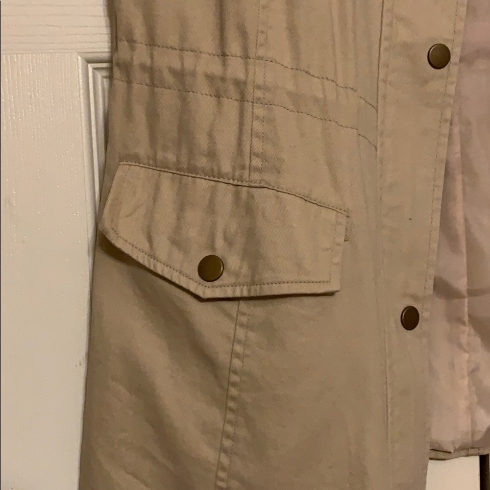Khaki Vest - Picture 2 of 5